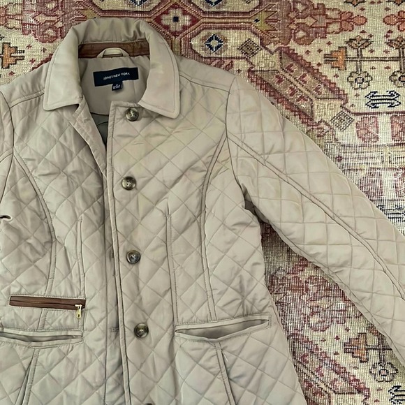 Jones New York Jackets & Blazers - Jones New York quilted tan jacket small